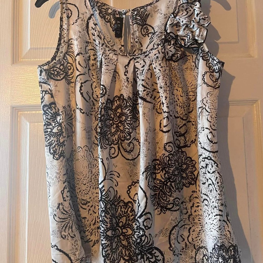 Women's size Large TOP. A-BYER  black and white